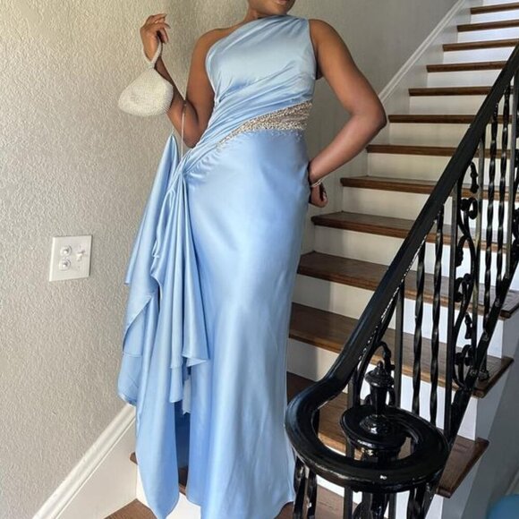 MAC DUGGAL One Shoulder Charmeuse Gown With Beaded Cutout in Powder Blue US 0 - Picture 2 of 13